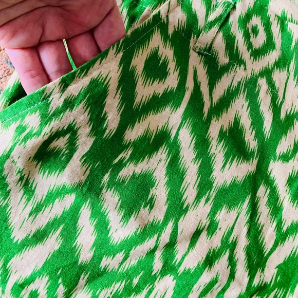 Cynthia Rowley Linen Green/Cream Pattern Shorts, size 10 - Picture 4 of 6